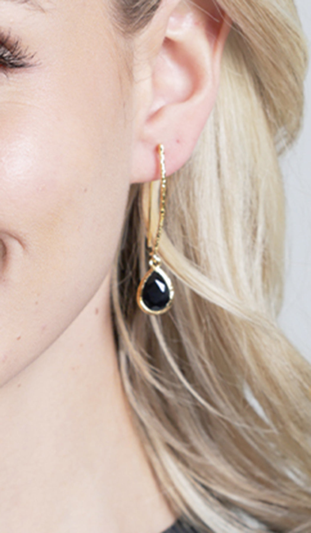 Nia Minimal Lightweight Hammered Teardrop Earrings - Gold/Black - Final Sale