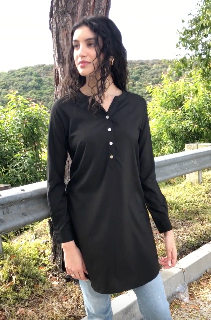 Woman outside wearing Parisa tunic in Black with jeans. 