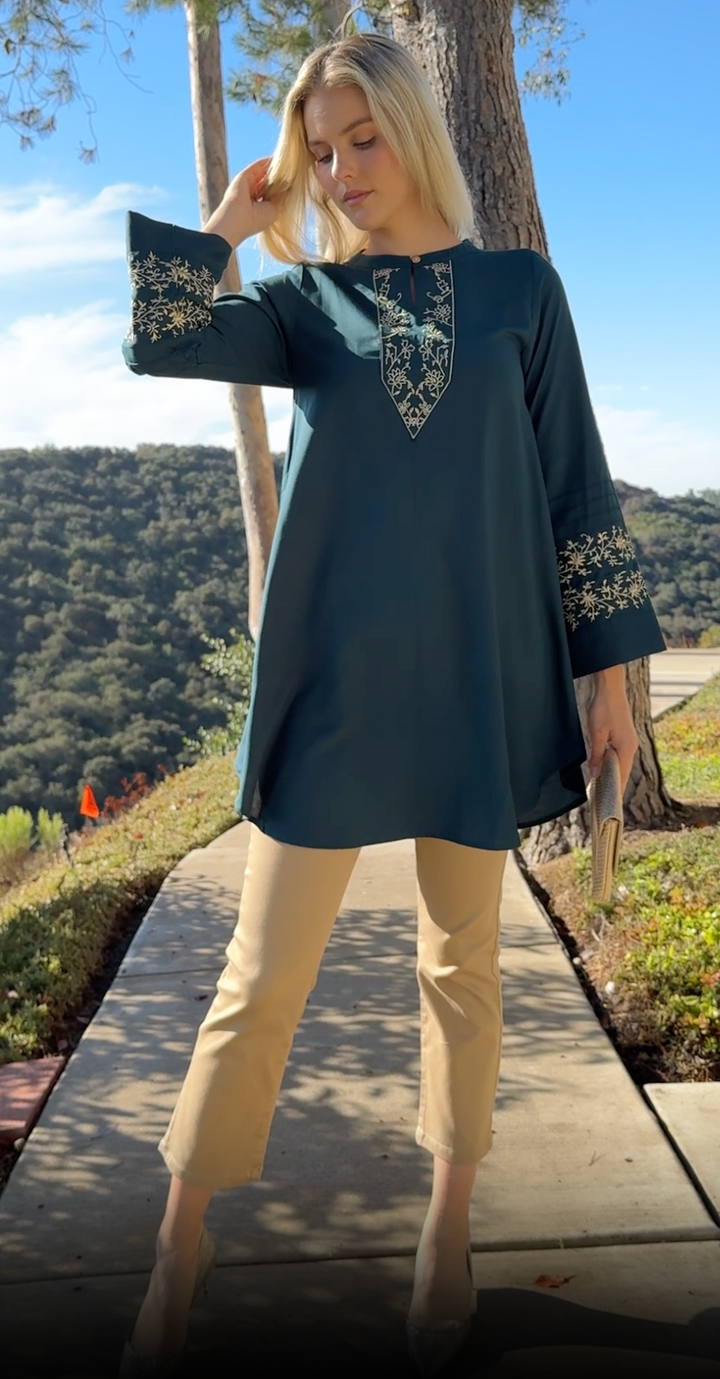 Woman outside wearing Zoha tunic in Teal/Gold. 