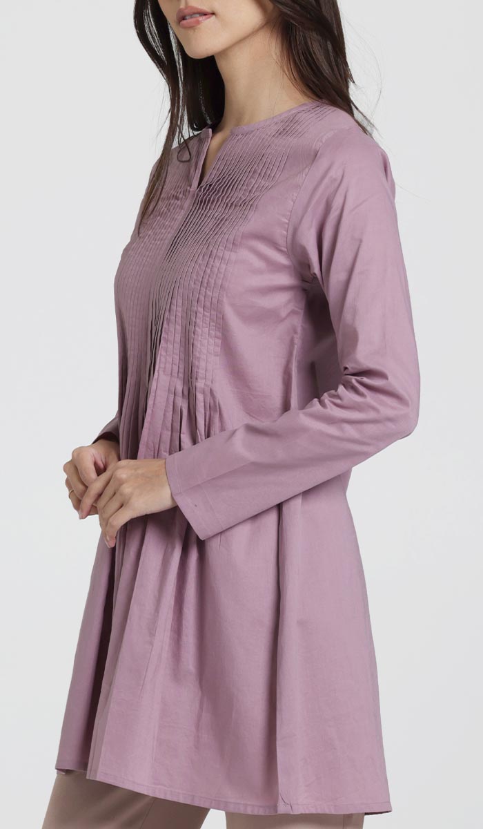 Woman wearing Asman tunic in Dusty Mauve. 