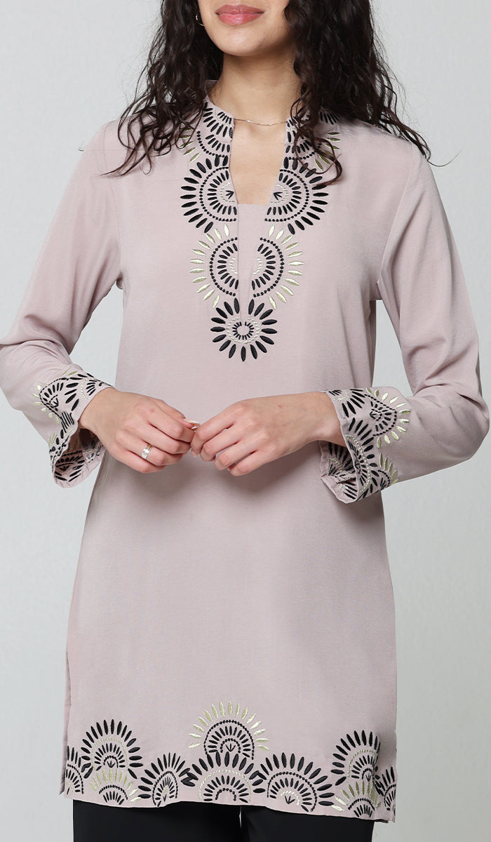 Maha Gold Embellished Long Modest Tunic - Blush - PRÉCOMMANDE (expédié dans 2 semaines)