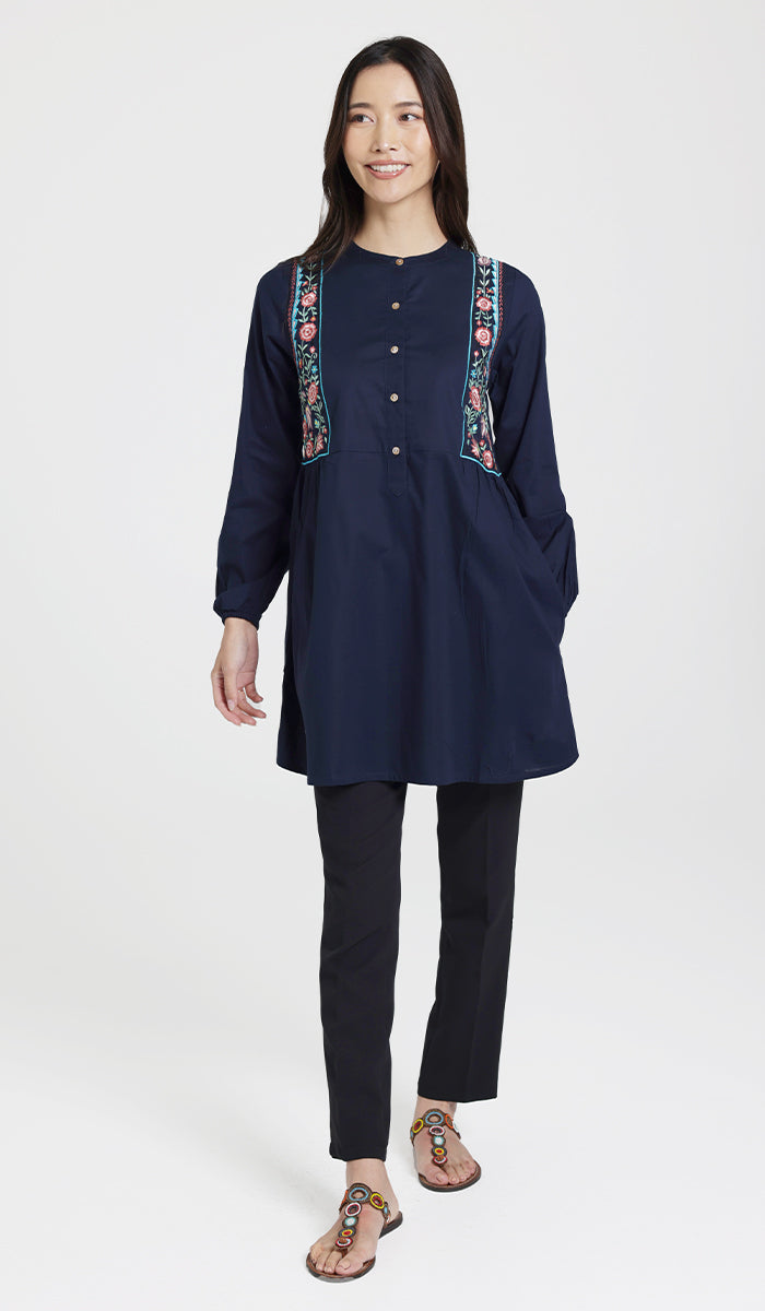 Woman wearing modest Navy Marzo tunic with black pants and sandals. 