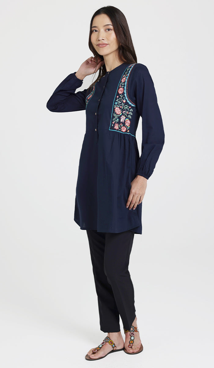 Side view of modest Marzo tunic in Navy. 