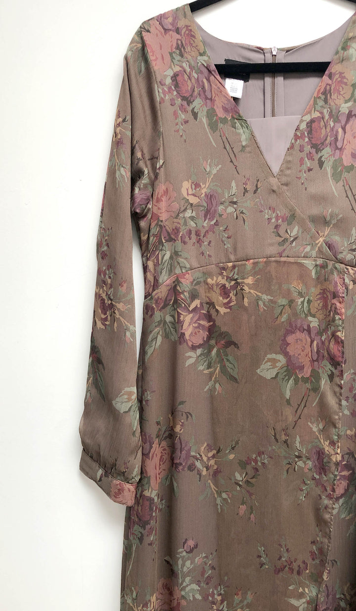 Robe longue en mousseline de soie à imprimé floral Esra Abaya - VENTE FINALE