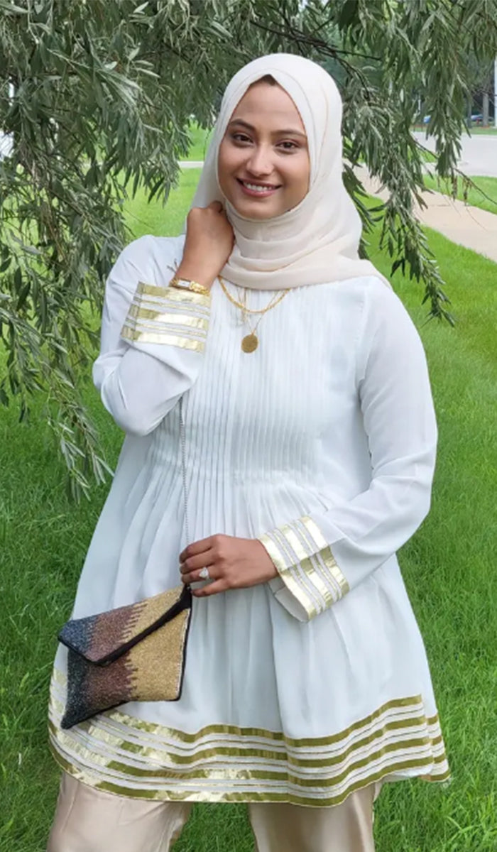 Smiling woman in hijab wearing Sultana tunic in Off White.